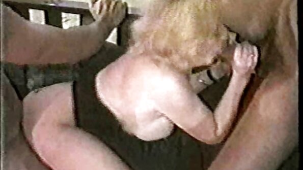 MILF-sykepleier hjelper pasienten sin med å beseire sykdommen ved hjelp av sex